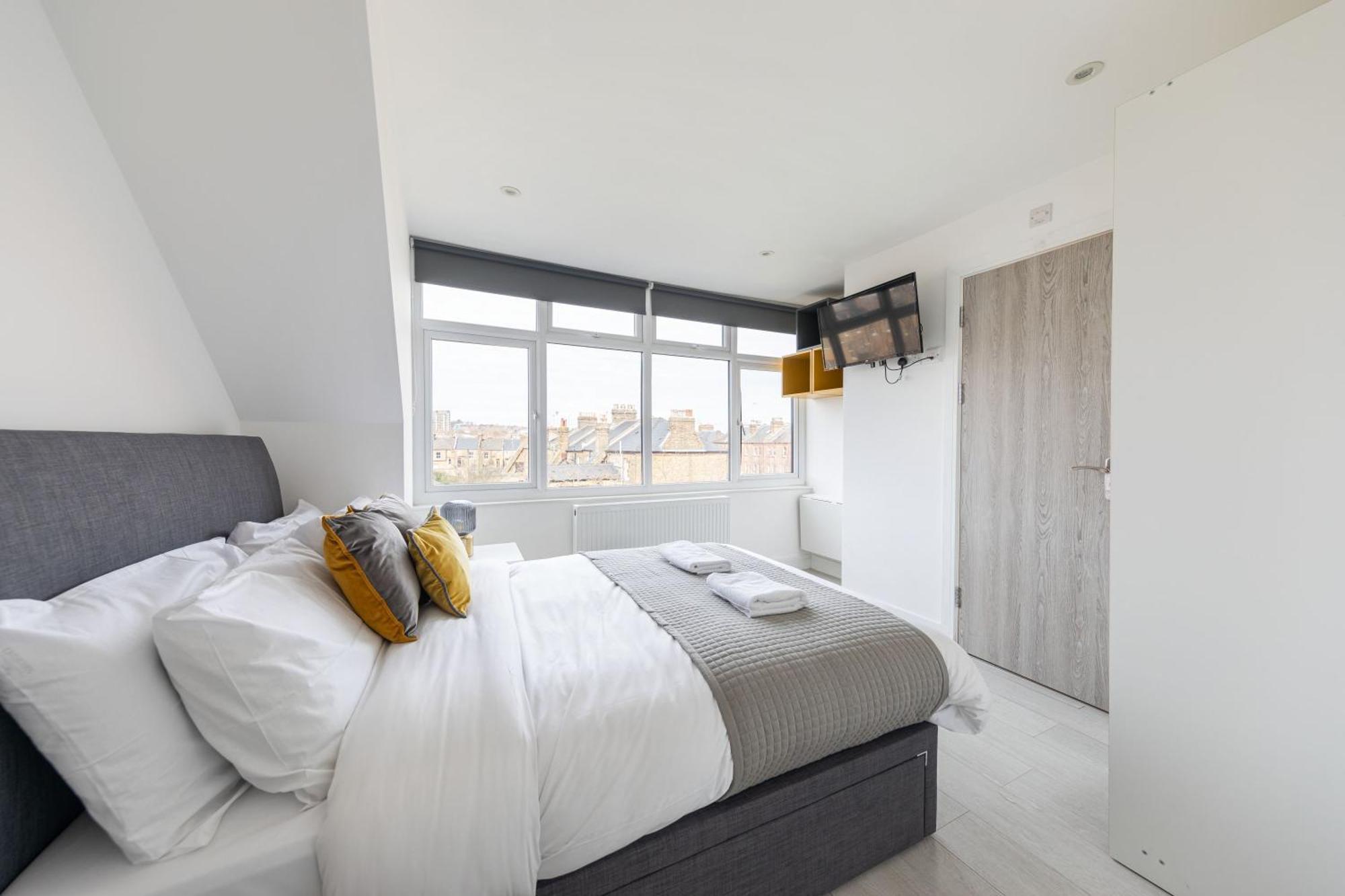 Double Ensuite Sleeps 2 Long Term Welcome With Garden View Londra Exterior foto